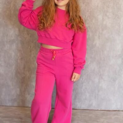 brownhaired-girl-with-curly-hair-pink-tracksuit-blue-baseball-cap-her-head_495771-4112