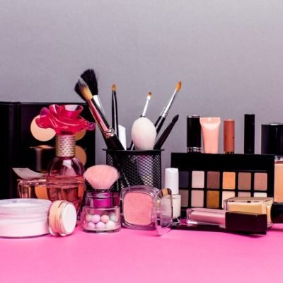 set-colorful-cosmetics-pink-table_93675-38107